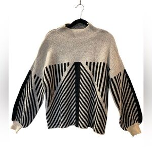 Peppercorn Women’s Long Sleeve Pullover Sweater Black Cream Size: Small